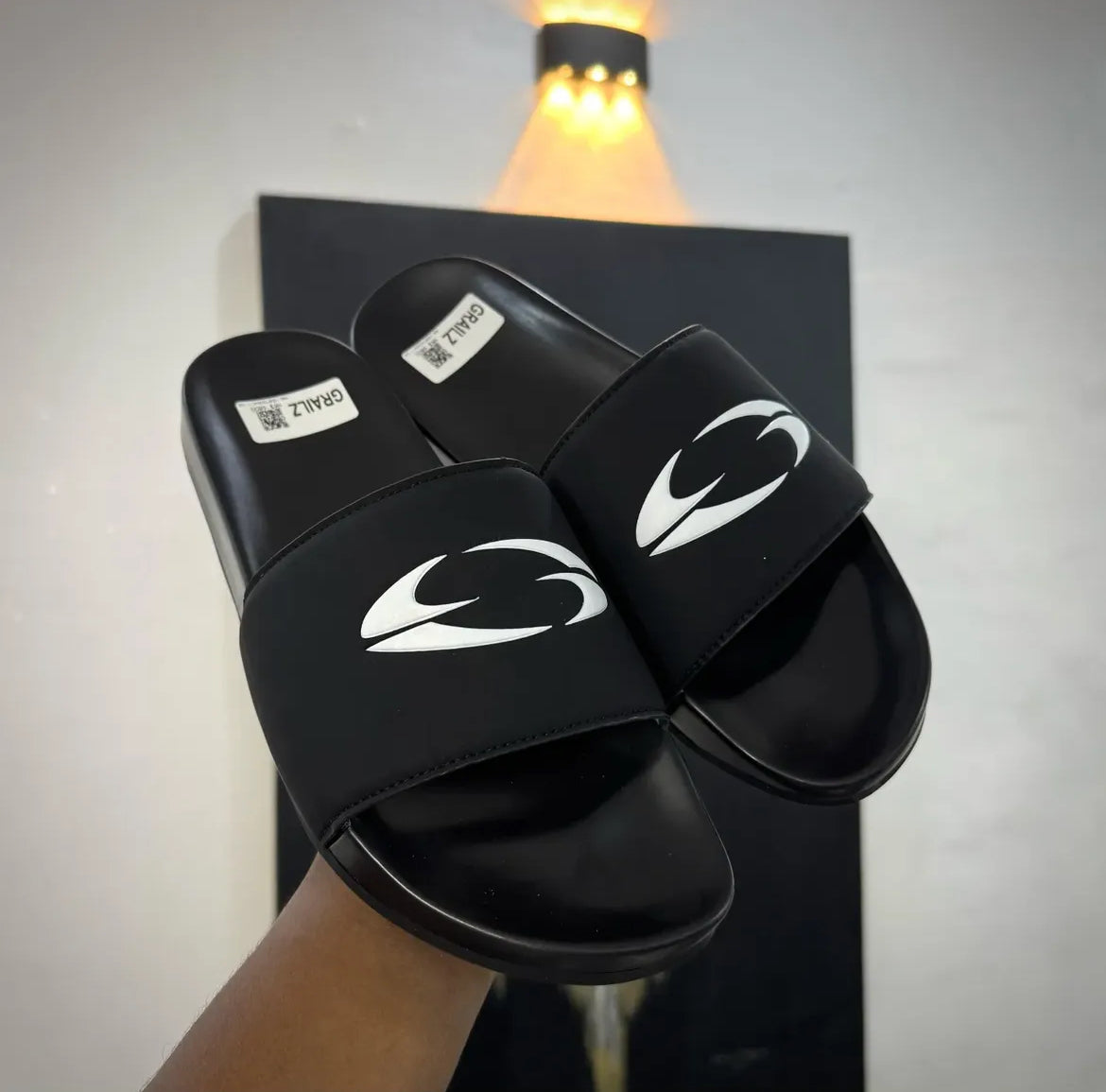 Grailz™ Wave Logo Slides