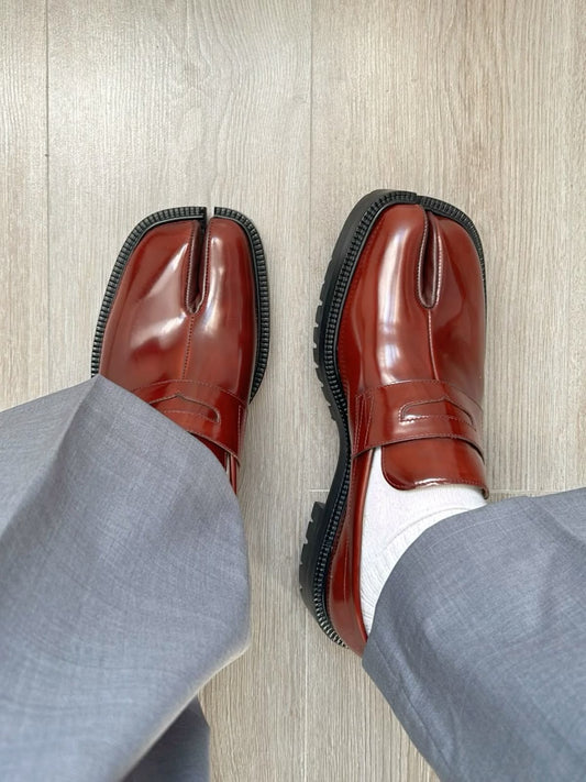 MAO Split-Toe Gloss Leather Tabi Loafers – Chestnut Brown