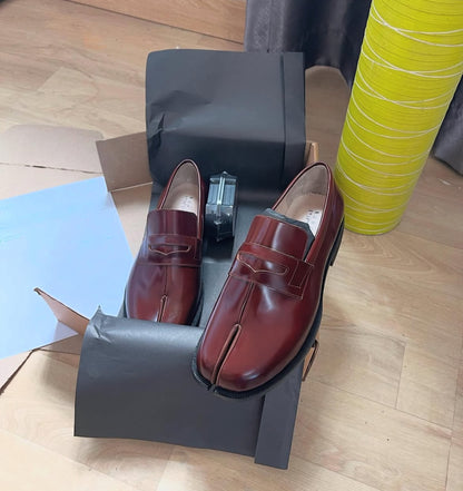 MAO Split-Toe Gloss Leather Tabi Loafers – Chestnut Brown